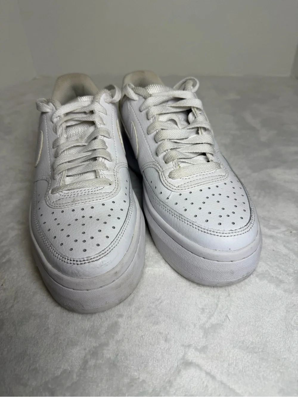 Nike White Women's Low-Top Leather Sneakers Size 7